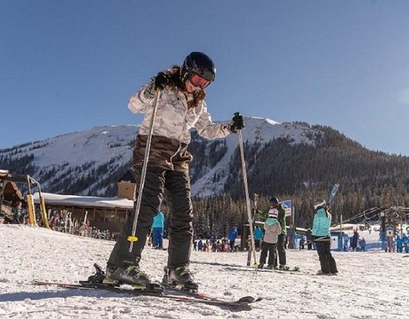 Student skiing at an event for DU's Alpine Club.